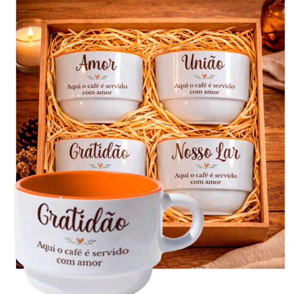 Kit_4Xicaras_cafe_servido_com_amor_fundo-laranja